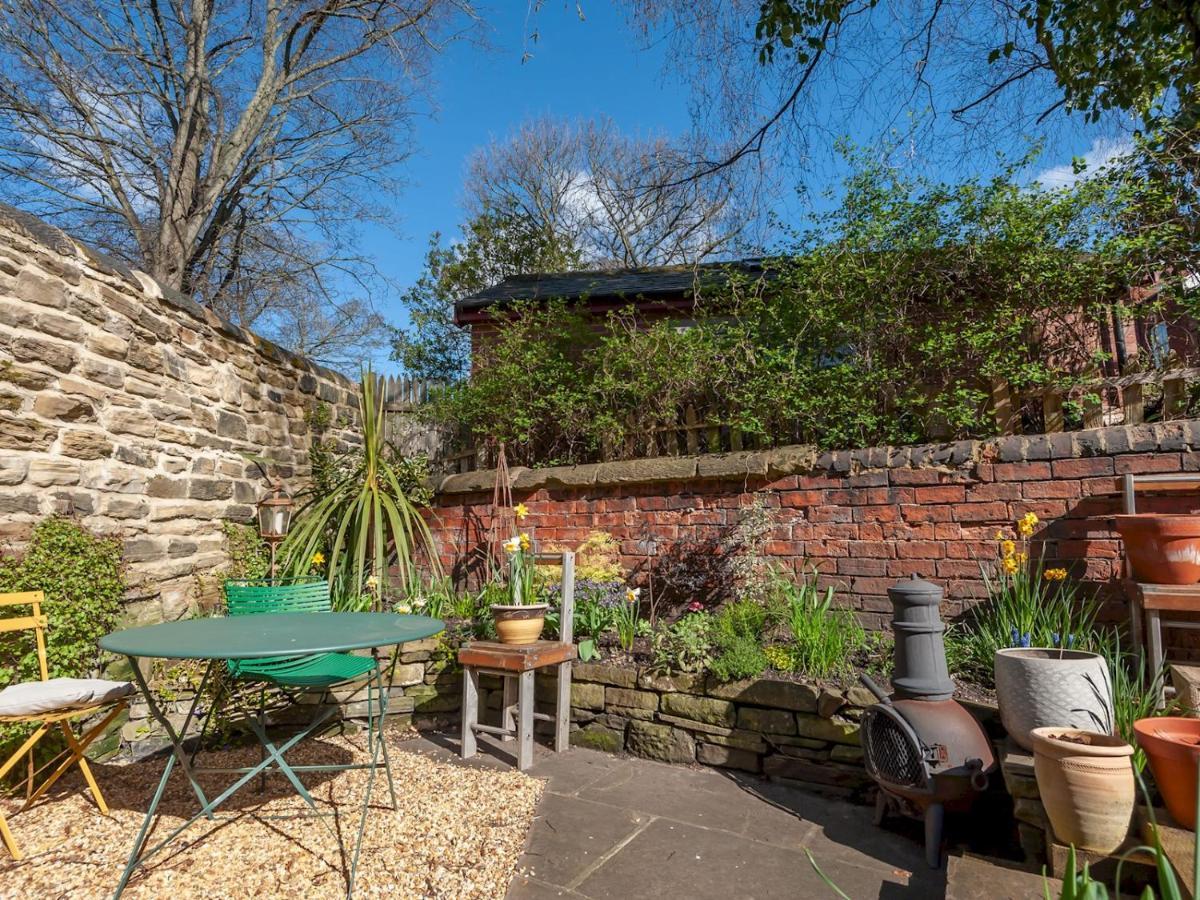 Pass The Keys Wonky Cottage With Amazing Garden ลีดส์ ภายนอก รูปภาพ