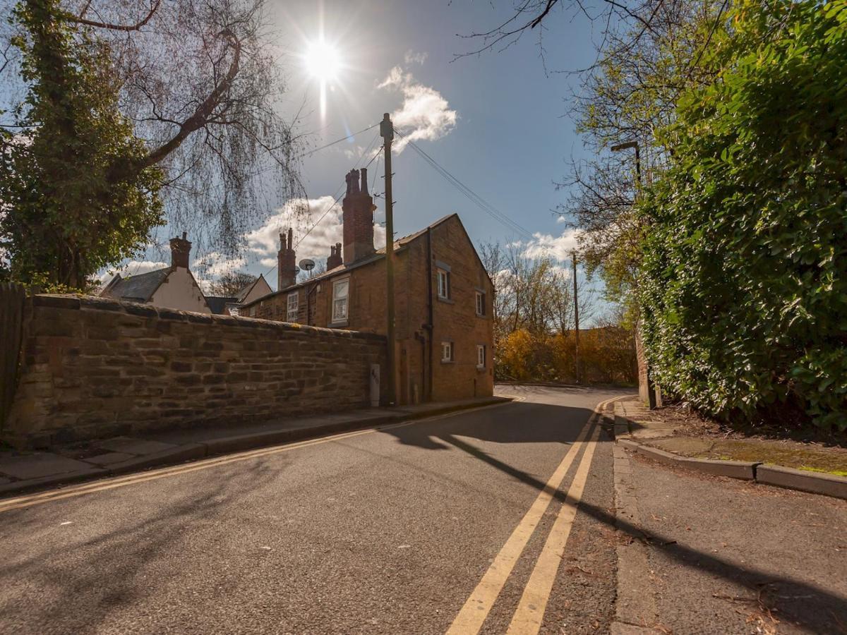 Pass The Keys Wonky Cottage With Amazing Garden ลีดส์ ภายนอก รูปภาพ